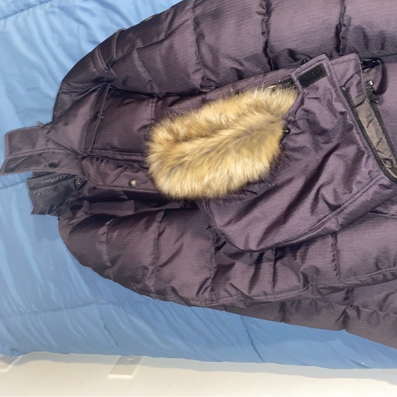 Winter jacket with fur hood - Picture 5 of 5